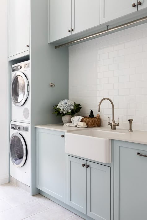 Laundry Reno, Laundry Room Tile, Laundry Makeover, Laundry Room Flooring, Dream Laundry Room, Modern Laundry, Laundry Room Layouts, Mudroom Laundry Room, Laundry Room Shelves