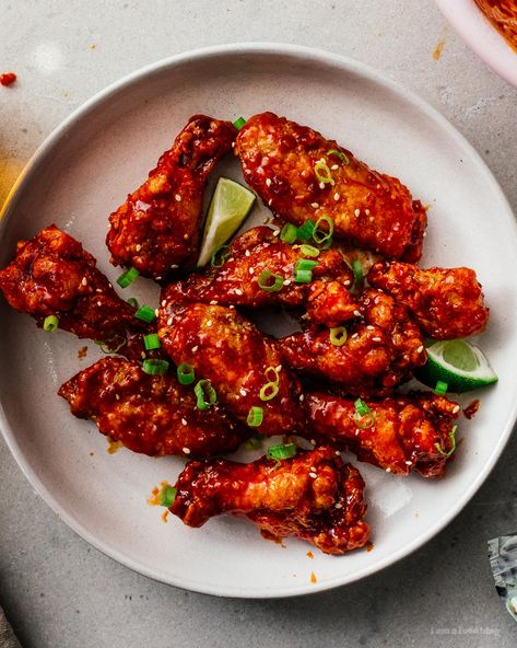 You can make this better-than-takeout sweet and spicy, double-fried Korean fried chicken in an air fryer in just 30 minutes with this easy technique. Southern Buttermilk Fried Chicken, Korean Fried Chicken Wings, Korean Fried Chicken Recipe, Bbq Chicken Wings, Korean Chicken, Air Fryer Chicken Wings, Fried Chicken Recipe, Buttermilk Fried Chicken, Korean Fried Chicken