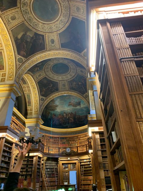 Sorbonne University Aesthetic, 2025 Lifestyle, Sorbonne University, European Life, 21th Birthday, Dream Library, Uni Life, Paris Aesthetic, University Life