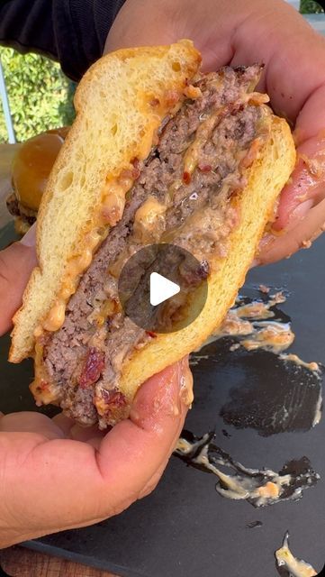 Miguel Raya| Food, bbq, recipes on Instagram: "Smash burgers with baconnaise sauce" Baconnaise Sauce, Butter Caramel Recipe, Hamburger Party, Barbecue Ideas, Cheeseburger Casserole Recipe, Hamburger Sliders, Smash Burger Recipe, Smash Burgers, Food Bbq