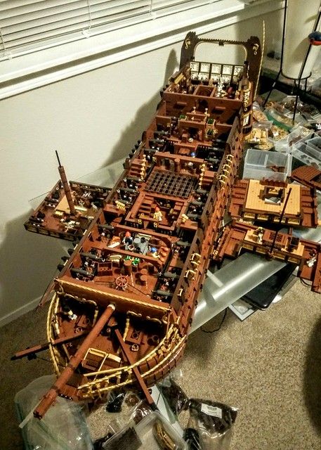 Lego Ship Moc, Lego Galleon, Lego Pirate Ship, Pirate Lego, Lego Steampunk, Lego Boat, Lego Pirates, Construction Lego, Lego Sculptures