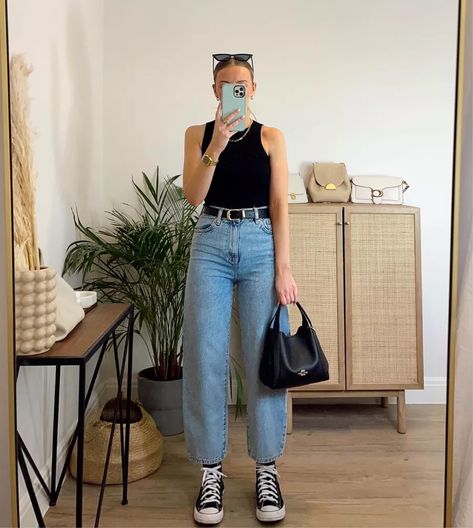 DTT Grace balloon leg jeans in … curated on LTK Balloon Leg Jeans, Mom Jeans Outfit Summer, Casual Oufits, Mom Jeans Outfit, Jeans And Converse, Jeans Outfit Summer, Balloon Pants, Top Jeans, Casual Day Outfits