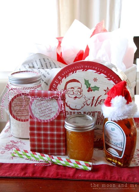 Christmas Morning Basket Diy Gifts, Soup And Bread Gift Basket, Christmas Breakfast Gift Basket Ideas, Christmas Breakfast Basket Ideas, Christmas Morning Breakfast Gift Basket, Pancake Christmas Gift, Christmas Morning Gift Basket, Christmas Breakfast Basket, Christmas Breakfast Gift Basket