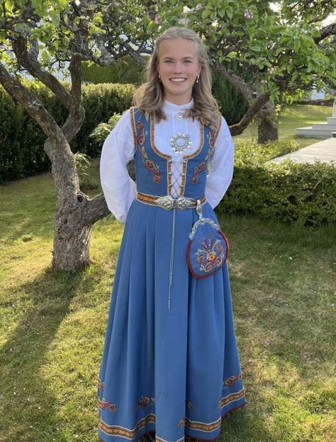 Norway Folk Costume, Scandinavian Traditional Dress, Swedish Culture Traditional Dresses, Sweden Traditional Clothing, Norwegian Bunad Traditional Dresses, Northern European Women, Danish Traditional Clothing, Norway Traditional Clothing, Traditional Scandinavian Clothing