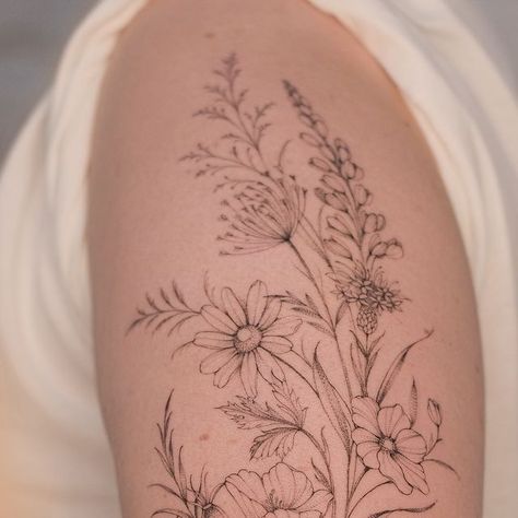 Tereza Emingrová on Instagram: "Floral sleeve full of wildflowers 🌿 #inprogress" Meadow Sleeve Tattoo, Wildflower Half Sleeve Tattoo Forearm, Queen Anne's Lace Tattoo, Wild Flower Half Sleeve Tattoo, Color Wildflower Tattoo, Meadow Flowers Tattoo, Farm Tattoos For Women, Wildflower Half Sleeve Tattoo, Meadow Tattoo