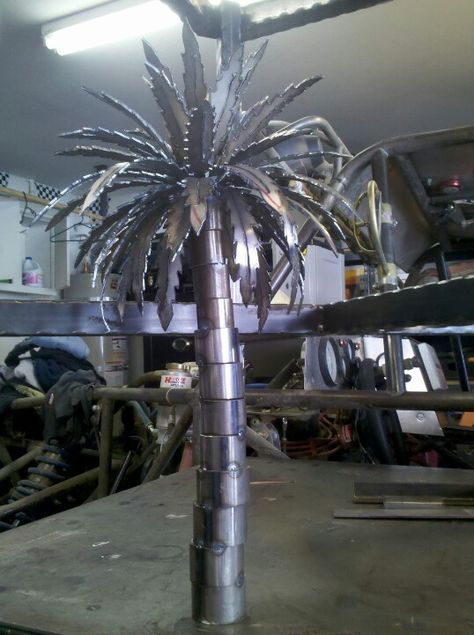 Hand made palm tree 2 Metal Palm Tree Outdoor, Ornate Metalwork, Metal Palm Tree, Metal Cactus, Metal Gates Design, Cool Welding Projects, Horseshoe Projects, Abstract Metal Wall Art, Blacksmith Projects