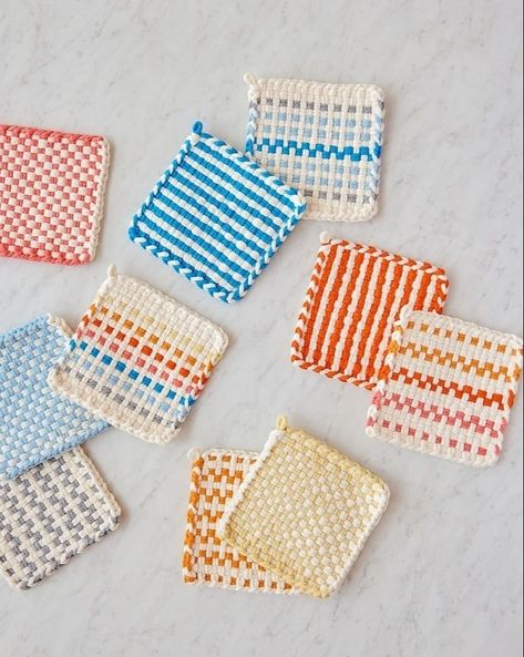 The House that Lars Built (@houselarsbuilt) • Instagram photos and videos Potholder Loops Crafts, Loop Potholder Patterns, Yarn Activities, Loomed Potholders, Loom Potholders, Woven Potholders, Potholder Designs, Friendship Bracelet Kit, Potholder Loom