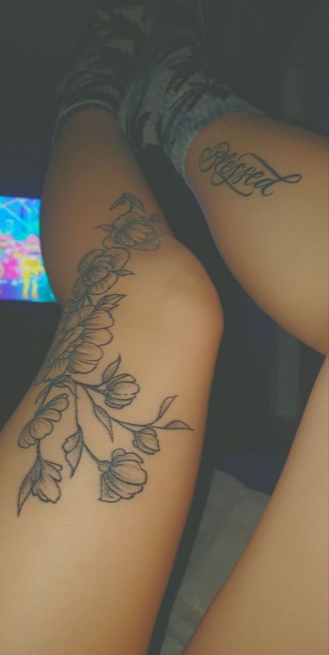 Above The Knee Tattoo, The Knee Tattoo, Painless Tattoo, Octopus Tattoo Design, Red Ink Tattoos, Leg Tattoos Women, Dope Tattoos For Women, Knee Tattoo, Dainty Tattoos