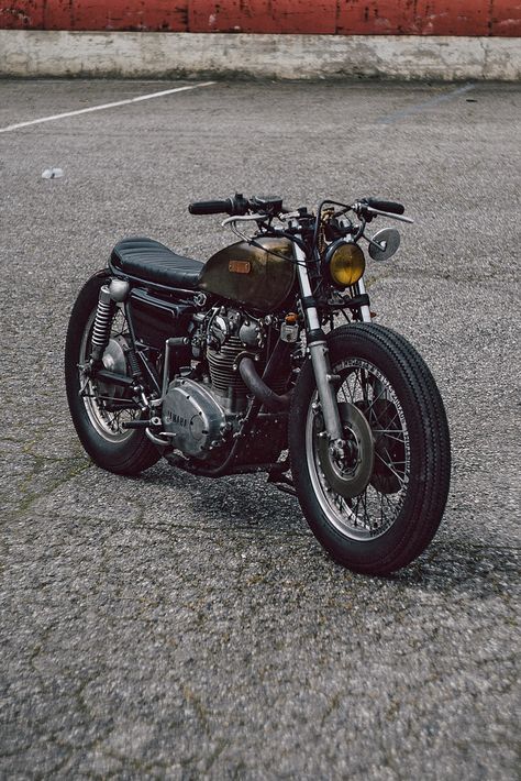 Yamaha Xs 650. Low, firestone-clad brat bike, with a glossy brass patina tank Sp2 Vw, Yamaha 650, Brat Motorcycle, Xjr 1300, Brat Bike, Yamaha Xs650, Мотоциклы Harley Davidson, Moto Scrambler, Motorbike Art