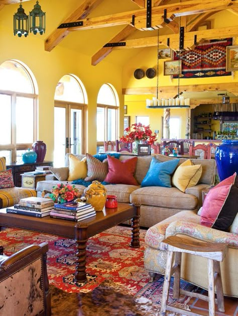 We've always loved Mexican and Spanish architecture and interior design styles. All those colors! See our favorite Mexican decor styles. Mexican Style Decor, Mexican Interior Design, Mexican Interiors, Fresh Living Room, Interior Design Minimalist, Colorful Interior Design, Mexican Home Decor, Lots Of Windows, Yellow Living Room