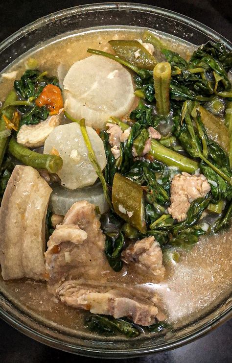 Famous Filipino Dish Filipino Seafood, Pork Sinigang, Num Nom, Delicious Food Image, Story Food, Filipino Dish, Life Manifestation, Seafood Recipe, Korean Photo