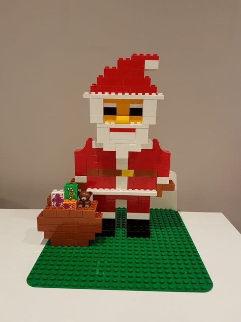 Duplo Father Christmas Duplo Christmas, Duplo Ideas, Lego Poster, Modele Pixel Art, Lego Club, Construction Lego, Lego Christmas, Lego Diy, Lego Activities