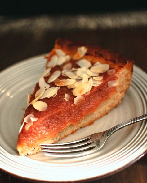 Old-Fashioned Quince Tart (Sugar-Free) - Real Greek Recipes Quince Tart, Ancient Greek Food, Quince Pie, Healthy Tart, Quince Recipes, Apricot Jam Recipes, Greek Sweets, Ancient Recipes, Baking Sweets