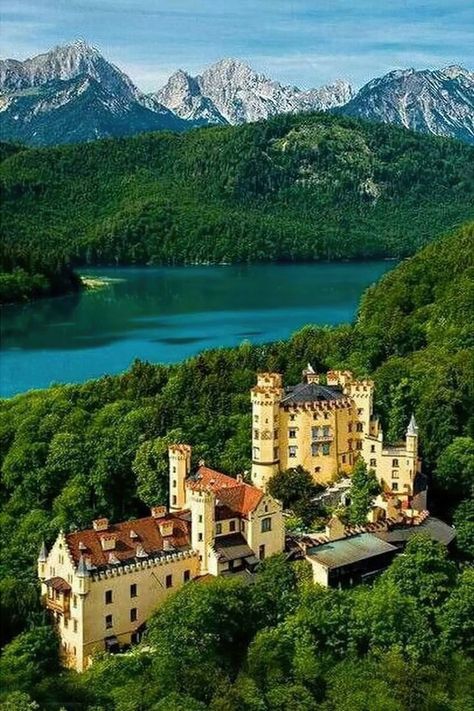 Minimalism Wallpaper, German Castles, Castles Of The World, Stunning Architecture, Germany Castles, European Castles, Neuschwanstein Castle, Scottish Castles, Chateau France