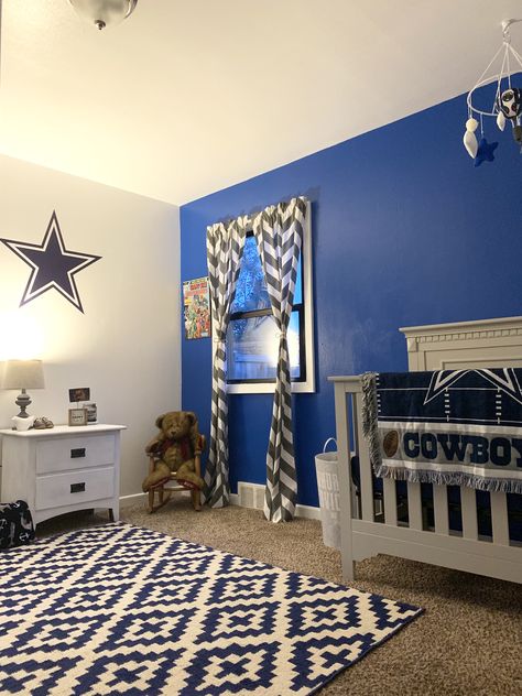 Fun & cute nursery filled with patterns and color for a true Dallas cowboys dad who wants to share his love of sports with his baby boy. This room was so much fun and affordable to accomplish! Dallas Cowboys Nursery, Dallas Cowboys Bedroom, Dallas Cowboys Room, Baby Boy Cowboy, Cowboy Room, Cowboy Nursery, Sports Quotes Motivational, Small Nursery Ideas, Bandana Outfit