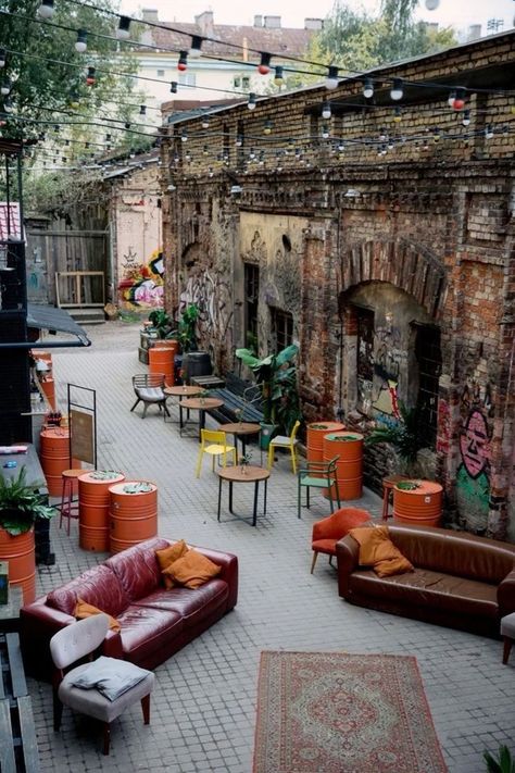 Funky Restaurant Interior, Circle Bar Design, Bar With Plants, Cafe Concept Ideas, Semi Outdoor Cafe, Street Interior Design, Industrial Style Restaurant, Eclectic Cafe, Cafe Bar Interior