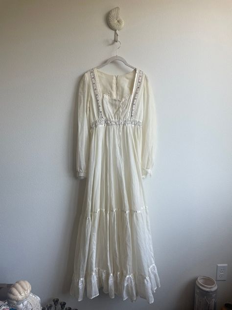 Estate Sale Find. Stunning 1970s Romantic Revival Renaissance Gunne Sax by Jessica Maxi Dress. This dress has an attached slip lining. The details are quality Gunne Sax with the ribbon, lace and embroidery detailing making this piece a feminine statement piece. Full disclosure, it has some faint Gunne Sax Dress Vintage 70s, Gunne Sax Wedding Dress, Roses Dress, Sax Dress, Gunne Sax Dress, Full Disclosure, Embroidery Detailing, Gunne Sax, Grad Dresses