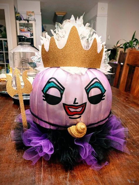 Disney Villains Pumpkins, Disney Villain Painted Pumpkins, Disney Villains Pumpkin Painting, Disney Pumpkin Designs, Barbie Pumpkin Ideas, Disney Themed Painted Pumpkins, Ursula Painted Pumpkin, Ariel Pumpkin Decorating, Villain Pumpkin Painting