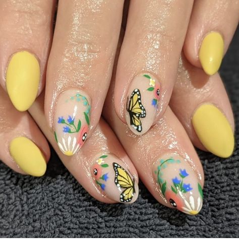 Flowers And Butterflies Nails, Butterfly And Flower Nails, Butterfly Flower Nails, Earth Day Nails, Flower Butterfly Nails, Yellow Butterfly Nails, Wild Flower Nails, Practice Nails, Nails Styles