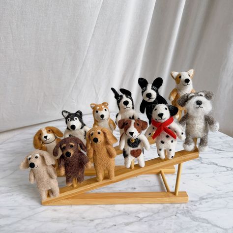 Dog Finger Puppet, Bell Necklace, Felt Finger Puppets, Needle Felted Dog, Finger Puppet, Felt Dogs, Needle Felting Projects, Waldorf Toys, Spaniel Dog