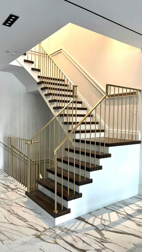 Gold Stair Railing, Industrial Stair Railing, Contemporary Stair Railing, Staircase Glass Design, Reling Design, Cable Stair Railing, Pik 2, Stairs Railing, Steel Railing Design