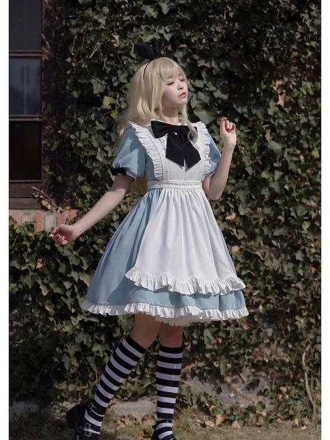 Alice Dress Wonderland, Alice Cosplay Wonderland, Alice In Wonderland Outfits Ideas, Alice In Wonderland Inspired Outfits Aesthetic, Cute Alice In Wonderland Costume, Wonderland Themed Outfits, Alice Inspired Outfits, Alice In The Wonderland Costumes, Alice In Wonderland Aesthetic Outfit