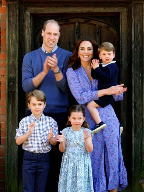 Jo Frost, Kate Middleton Pregnant, Kate Middleton Family, Family Dress, Prince William Et Kate, William E Kate, Princesa Charlotte, Royal Family Portrait, Duchesse Catherine