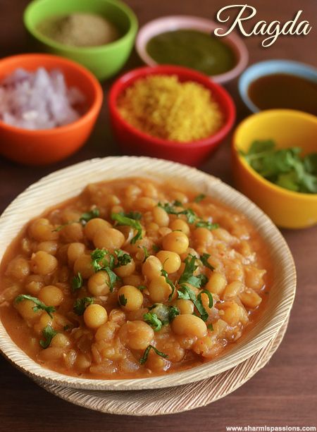 Ragda Recipe Ragda Recipe, Dahi Chaat, Aloo Tikki Chaat, Ragda Patties, Easy Corn Recipes, Easy Indian Snacks, Medu Vada Recipe, Yellow Peas, Chats Recipe