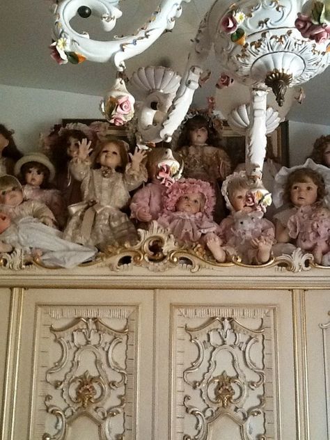 No place for Dolls!!??! Porcelain Doll Display, Antique Doll Display, Porcelain Doll Collection Display, Vintage Doll Collection, Porcelain Doll Aesthetic, Dolls Display, Doll Museum, Vintage Porcelain Dolls, Antique Porcelain Dolls