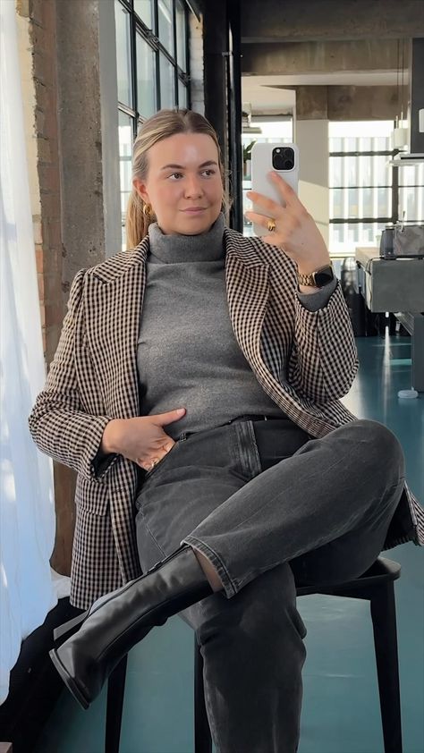 MOLLIE CAMPSIE | Today’s meeting outfit 💻📈🎧 #workwear #midsize #outfitidea | Instagram Midsize Outfits Office, Casual Elegance Outfits, Midsize Smart Casual, Mollie Campsie Outfits, Office Autumn Outfits, Classy Midsize Outfits, Blazer Outfit Midsize, Psychologist Aesthetic Outfit, Midsize Professional Outfits