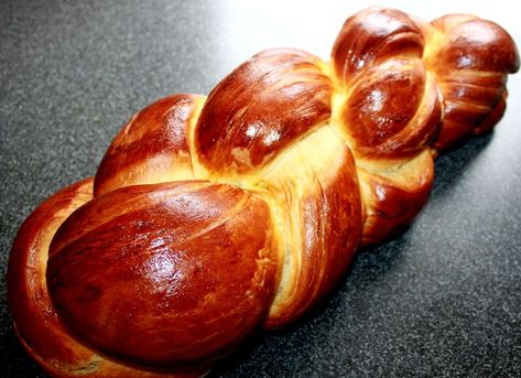 Swiss Sunday Zopf : 5 Steps (with Pictures) - Instructables Zopf Bread, Swiss Bread, Twist Bread, Jewish Bread, Swiss Recipes, Soft Bread, Challah Bread, Bread Cake, Challah