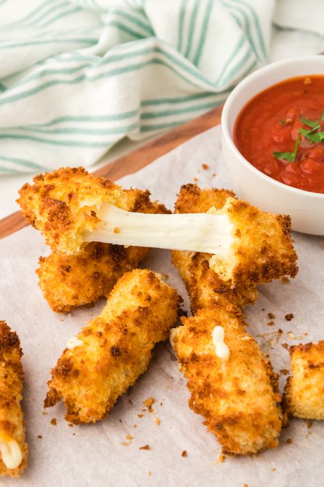 Homemade Air Fryer Mozzarella Sticks - Easy to Make! Homemade Cheese Sticks In Air Fryer, Mozzerella Stick Recipe Easy Air Fryer, Air Fryer Cheese Sticks, Mozzerella Stick Recipe Air Fryer Frozen, Airfryer Mozzarella Sticks, Home Made Mozzarella Sticks In Air Fryer, Healthy Mozzarella Sticks, Air Fried Mozzarella Sticks, Mozza Sticks