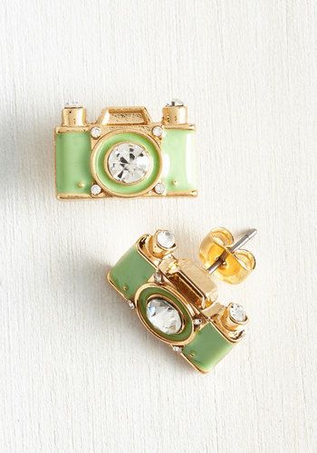 Lens is More Earrings Gold Camera, The Bling Ring, Quirky Jewelry, Cool Earrings, Black Gold Jewelry, Summer Earring, Fine Earrings, Star Earrings, Cute Earrings