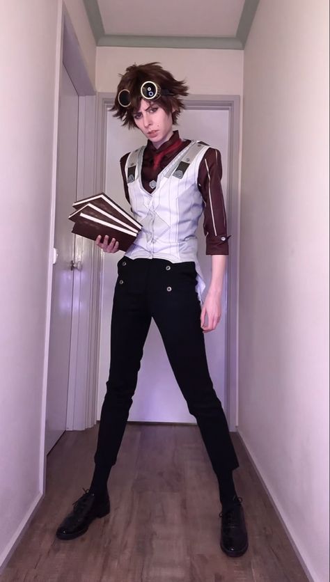 #viktor #viktorarcane #viktorcosplay #arcane #arcanecosplay Victor Arcane Cosplay, Viktor Arcane Inspired Outfit, Viktor Full Body Arcane, Viktor Arcane Full Body Image, Viktor Arcane Cosplay, Arcane Inspired Outfits, Arcane Outfits, Arcane Fashion, Viktor Cosplay