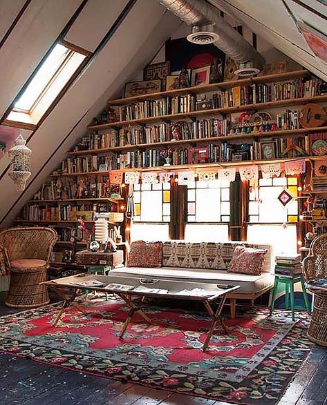 44 Fascinating bookshelf ideas for book enthusiasts Attic Library, Dream Library, Attic Rooms, Home Libraries, Diy House, Home Library, Design Case, My New Room, Home Fashion