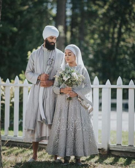 Sikh Wedding Dress, Lehenga Colors, Green Fall Wedding, Trending Bridal Lehenga, Punjabi Wedding Suit, Sikh Wedding Photography, Fall Wedding Color Ideas, Bride Suit, Sikh Bride