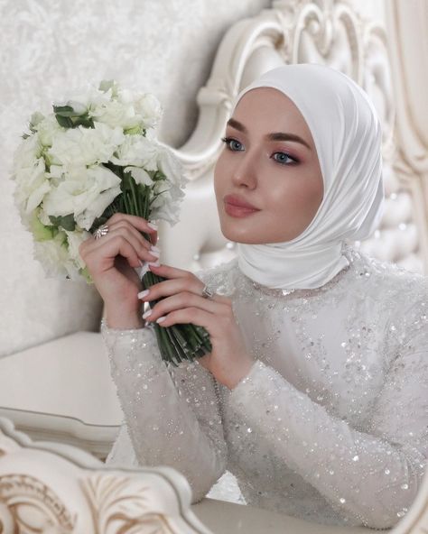 Modest Bridal Dresses, Turkish Bride, Muslim Wedding Hijab, Muslim Wedding Photos, Wedding Hijab Styles, Bridal Hijab Styles, Extravagant Wedding Dresses, Kebaya Wedding, Wedding Makeup Bride