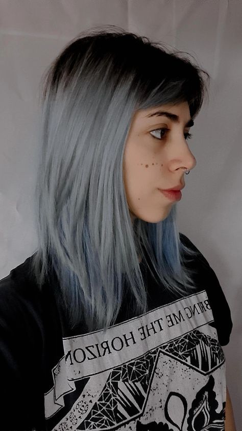 Light Blue Hair With Dark Roots, Fantasy Hair Color Short, Blue Shadow Root, Short Light Blue Hair, Short Hair Shoulder Length, Hair Color Short Hair, Blue Hair Dark, Fantasy Hair Color, Pastel Blue Hair