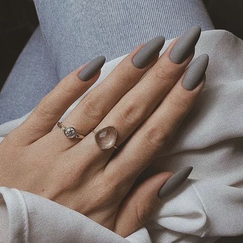 Exploring Chic Matte Nail Colors for Winter 2023-2024 16 Ideas - women-club.online Nail Colors For Winter, Detailed Nails, Matte Nail Colors, Nails Press Ons, Matte Nail, Short Coffin, Nail Prep, Iron Woman, Nail Colors Winter