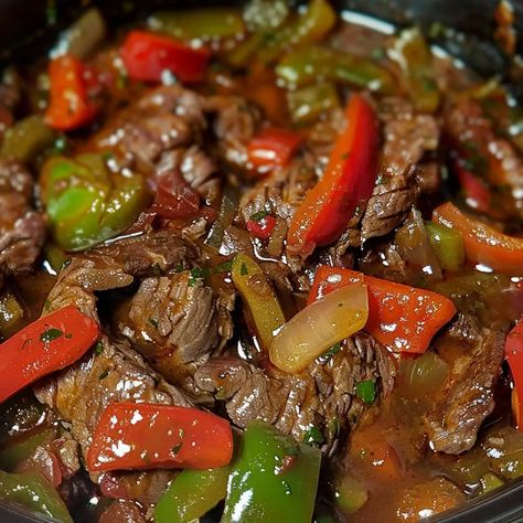 PEPPER STEAK IN A CROCK POT Ww Dips, Peper Steak, Beef Pepper Steak, Crockpot Steak Recipes, Crockpot Pepper Steak, Instant Pots, Slower Cooker, Crockpot Stuffed Peppers, Crockpot Steak