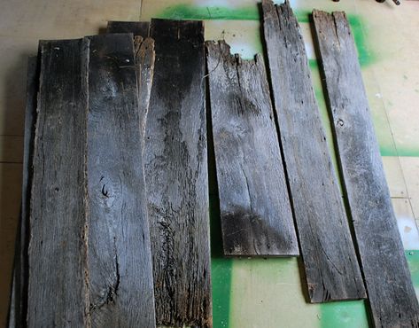 Barnwood Headboard Diy, Barn Wood Headboard, Diy Barnwood, Barnwood Headboard, Chalet Ideas, Make A Headboard, Wood Pallet Beds, Diy Wood Headboard, Headboard Diy