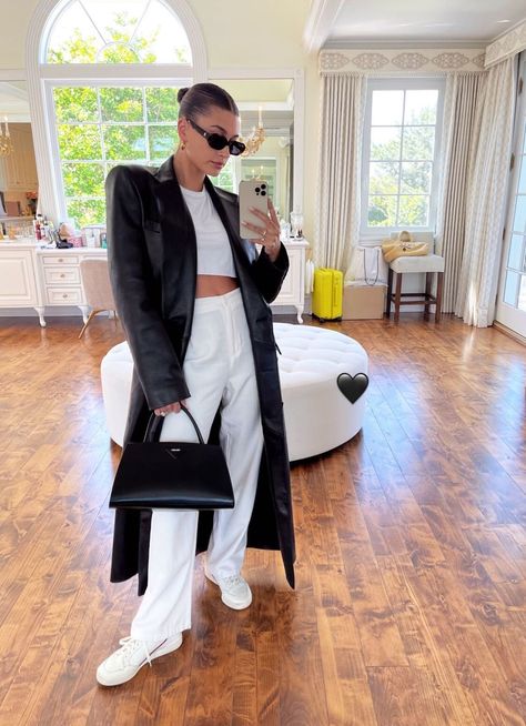 Hailey Bieber Street Style, Hayley Bieber, Hailey Rhode Baldwin, Hailey Bieber Outfits, Outfit Elegantes, Hailey Bieber Style, Hailey Baldwin Style, Black Leather Coat, The Attico