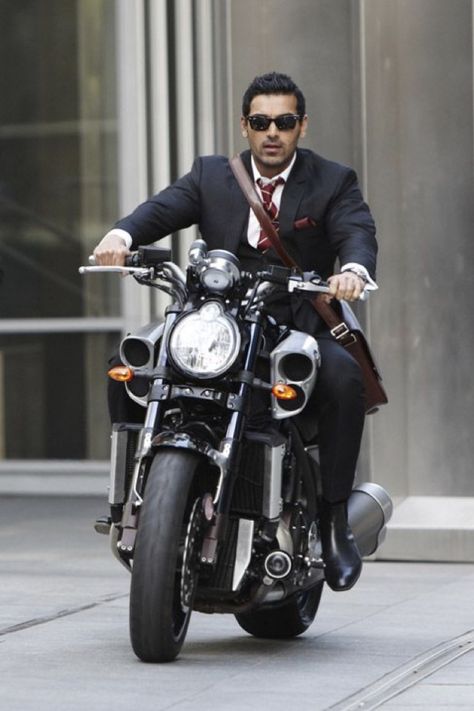 John Abraham Wallpaper, John Abraham Body, Classic Cars Birthday Party, Classic Car Photoshoot, Biker Aesthetic, John Abraham, Bike Photoshoot, Bollywood Photos, Cool Bike Accessories