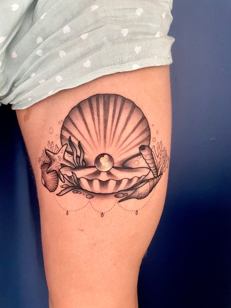 Pearl and Oyster Thigh Tattoo. Mermaid style. Pearl In A Shell Tattoo, Mermaid Seashell Tattoo, Open Clam Shell Tattoo, Pearl And Shell Tattoo, Oyster Shell Tattoo Pearls, Oyster Shell With Pearl Tattoo, Oyster Tattoo Ideas, Mermaid Shell Tattoo, Under Sea Tattoo