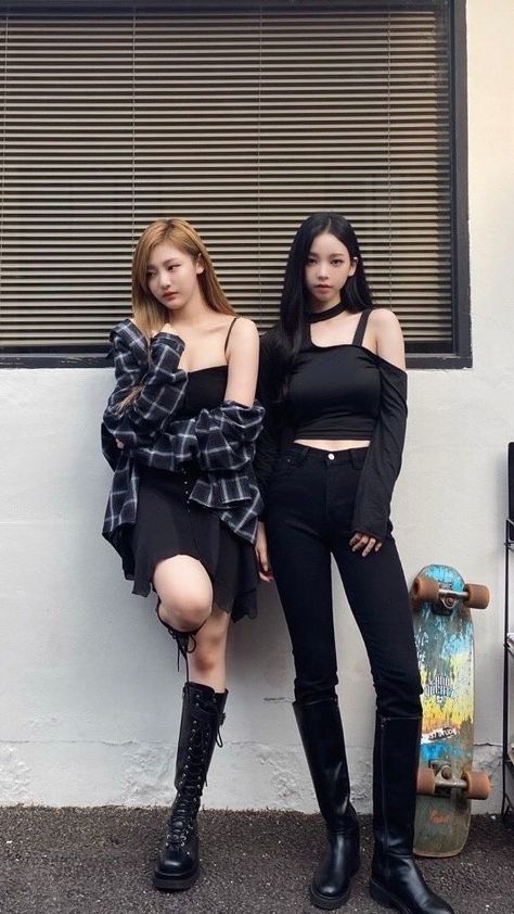 jan Twitter'da: "this duo https://t.co/82mCnBPUnJ" / Twitter Aespa Style, Bubble Chat, Mode Ulzzang, Ning Ning, Girls Run The World, Korean Girl Fashion, Kpop Fashion Outfits, Artist Style, Kpop Outfits