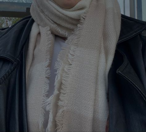 #scarf #winter #winteroutfit #ootd #leatherjacketoutfit #aesthetic #tumblr Long Scarf Aesthetic, White Scarf Aesthetic, Scarf Aesthetic, Hot Chocolate Marshmallows, Aesthetic Tumblr, Leather Jacket Outfits, White Scarves, Grey Scarf, Long Scarf