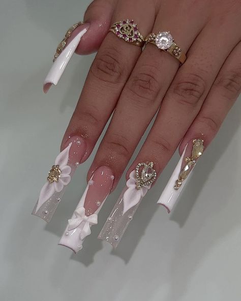 ig: nailsbyzairaa White Blinged Out Nails, Nails Acrylic With Gems, Dior Nails Design, White Bling Acrylic Nails, Bling Nails Rhinestones, Gem Nail Designs, Xl Nails, Latina Nails, Quince Nails