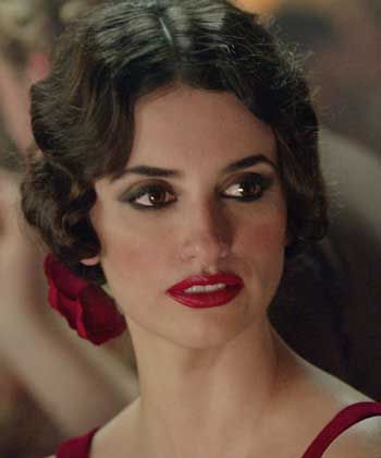 Latin Makeup, Spanish Hairstyles, Spanish Costume, 1940s Women, Spanish Woman, Head In The Clouds, Spanish Fashion, Stage Makeup, Penelope Cruz