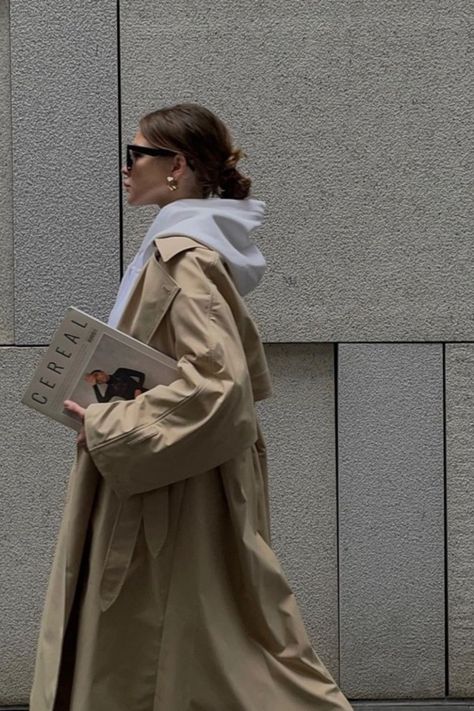 Beige Trench Coat Outfit, Trench Coat Outfit Fall, Travel Outfits For Women, Fall Coat Outfit, Best Travel Outfits For Women, Airport Outfit Ideas, Trench Outfit, Long Coat Outfit, Flight Outfit