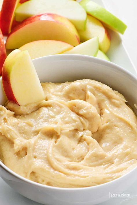 Easy Apple Dip, Dip For Apples, Toffee Apple Dip, Apple Dip Recipe, Caramel Apple Dip, Fruit Dips Recipes, Sliced Pears, Apple Dip, Dip Recipes Easy